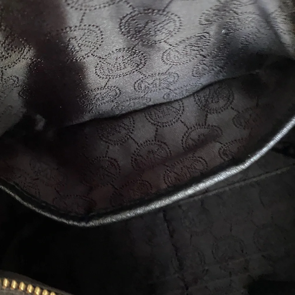 Leather Michael Kors Black Crossbody Bag with Gold Chain - Picture 13 of 16